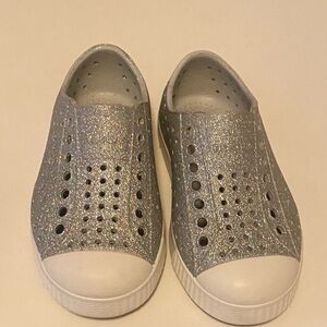 Silver glitter native